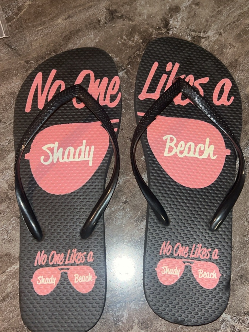 Black and Pink 'Shady Beach' Women's Flip Flops